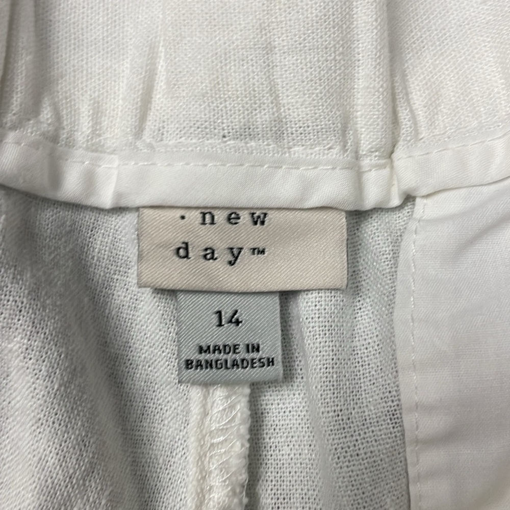 A New Day Womens Linen Blend white shorts NWOT Size 14 - Picture 2 of 4